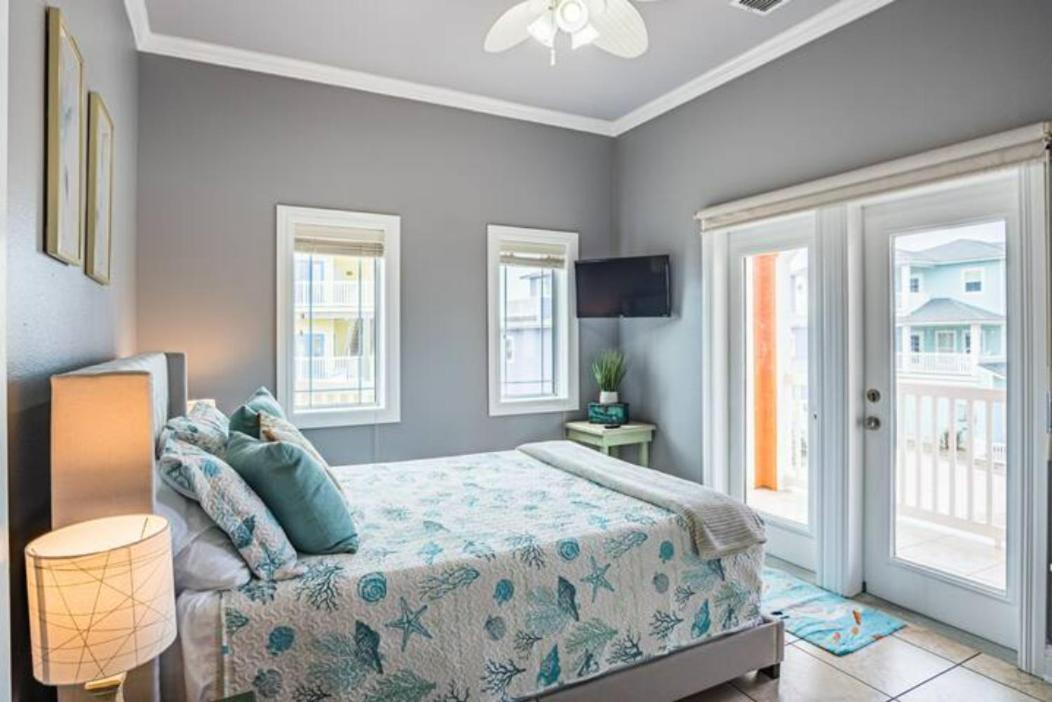 7 Bedroom Home Steps To The Beach With 4 Patios And Pool! Sleeps 20 Port Aransas Exterior photo