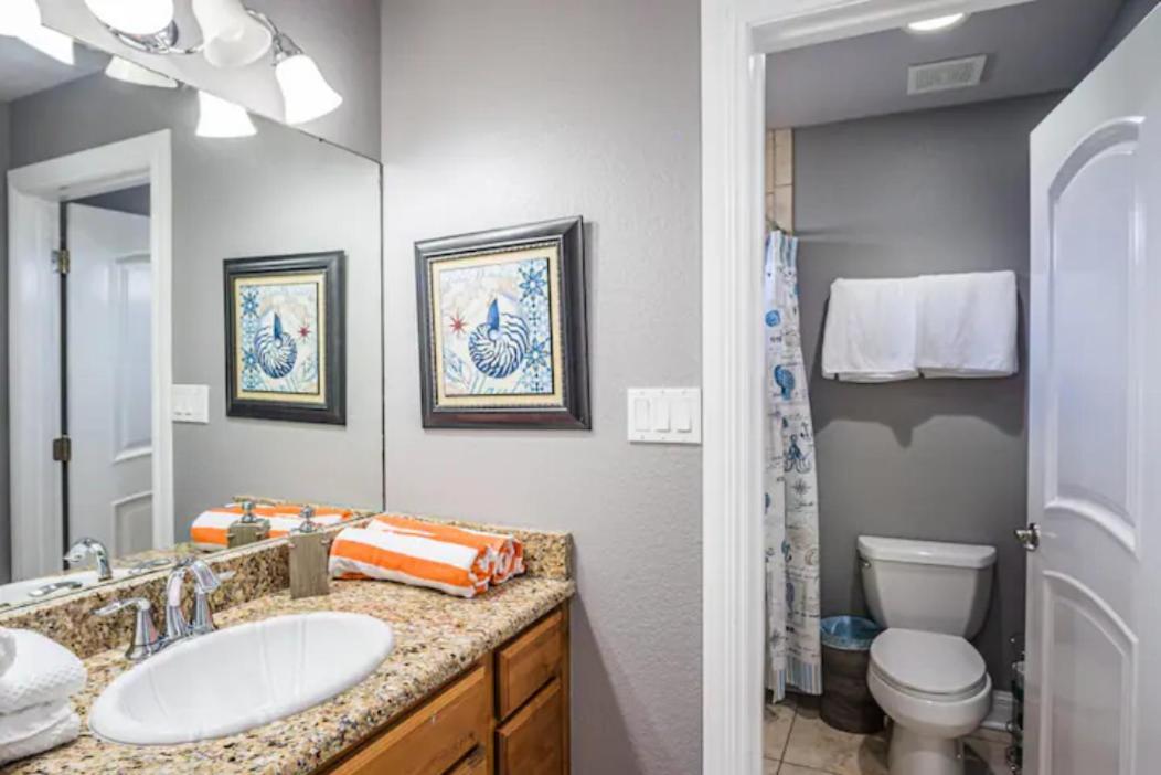 7 Bedroom Home Steps To The Beach With 4 Patios And Pool! Sleeps 20 Port Aransas Exterior photo